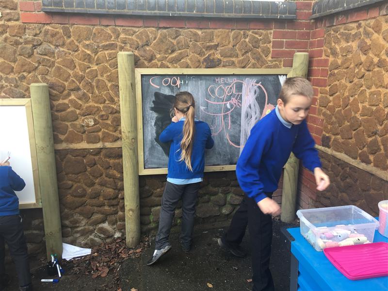 outdoor chalkboard for primary schools 
