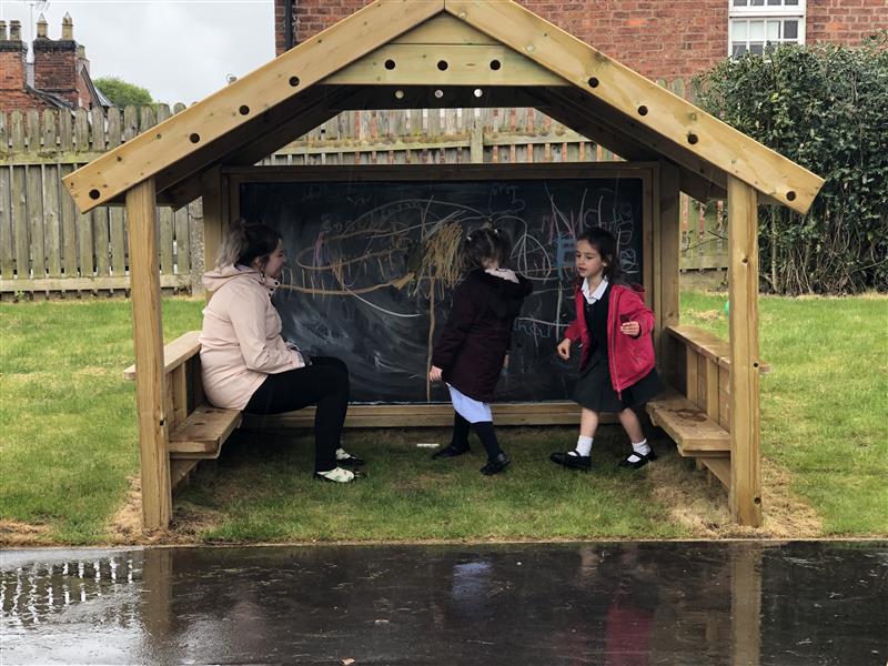 Den Making and Playhouses For EYFS