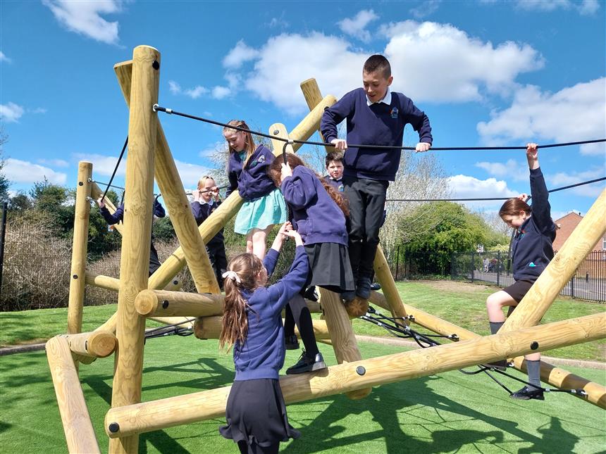 climbing frame for primary schools 