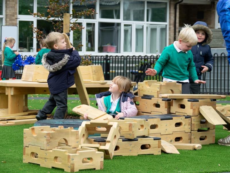 children build using the play builder 
